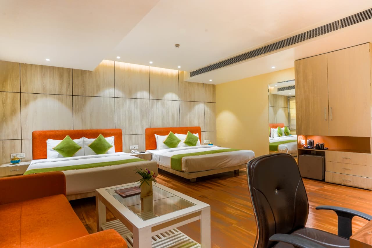 Golden Family Suite - Master Bedroom