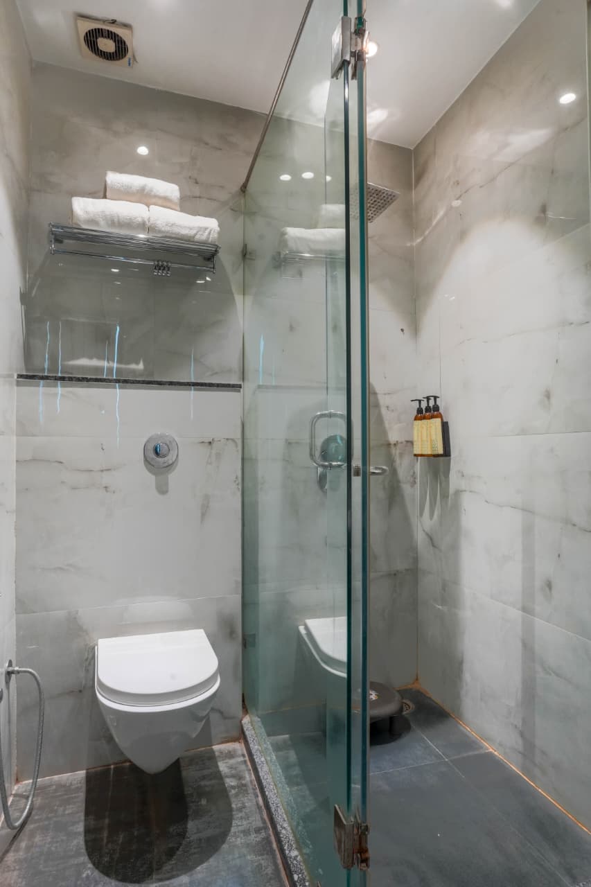 Golden Family Suite - Bathroom